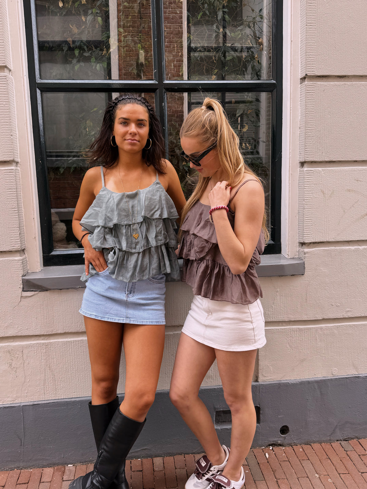 RUFFLE TOP BRUIN